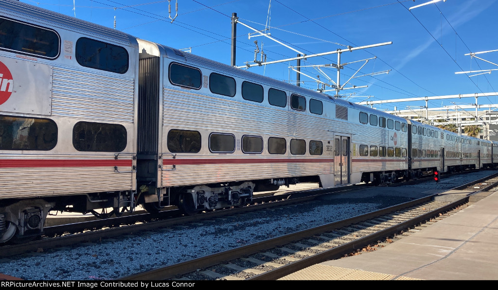 Caltrain 3832